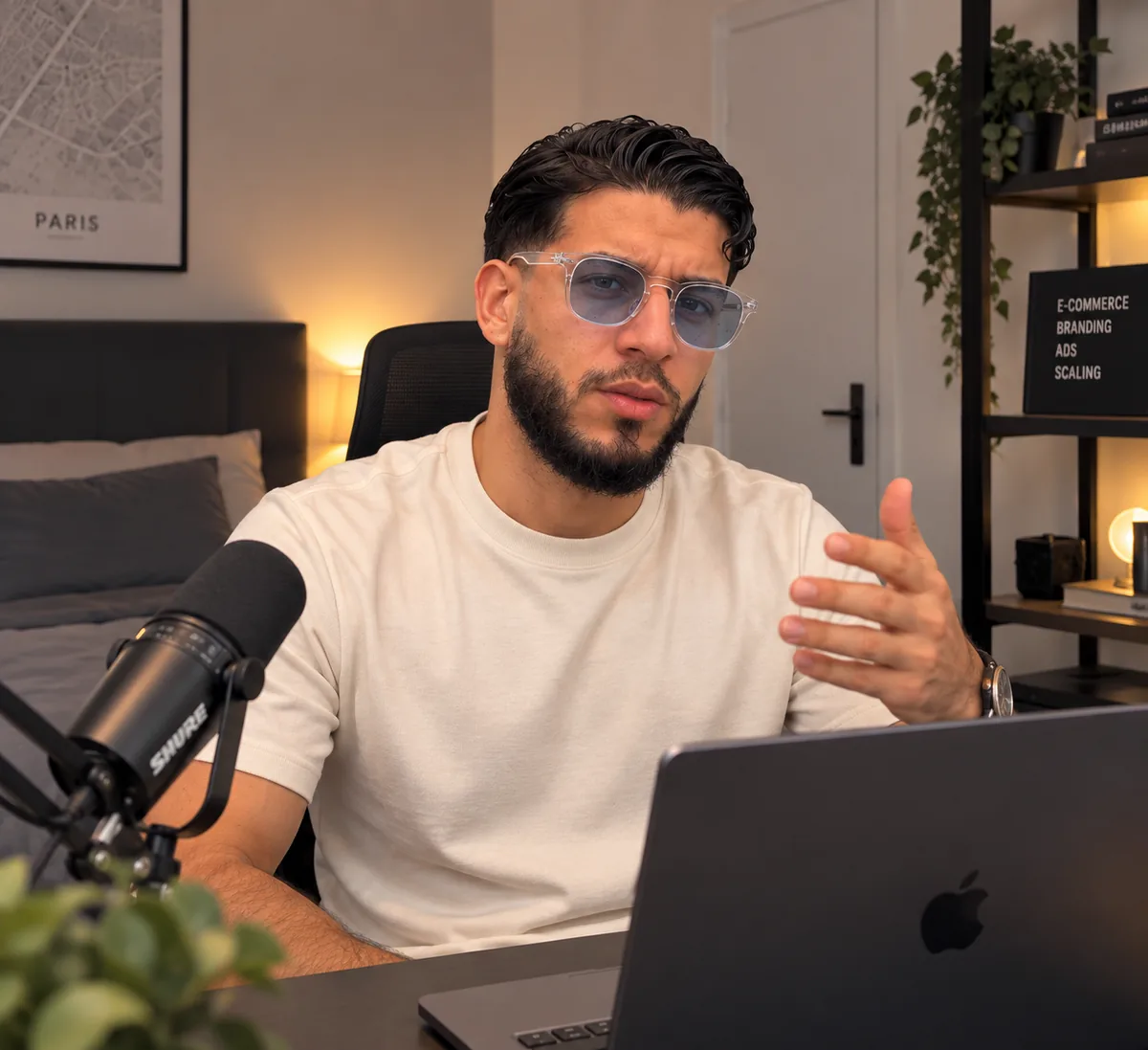 Mohamed Mekkaoui, fondateur de MMK VISIO, à son bureau